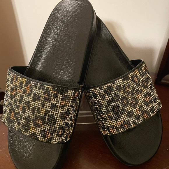 Slides with rubber bottoms - Picture 3 of 4